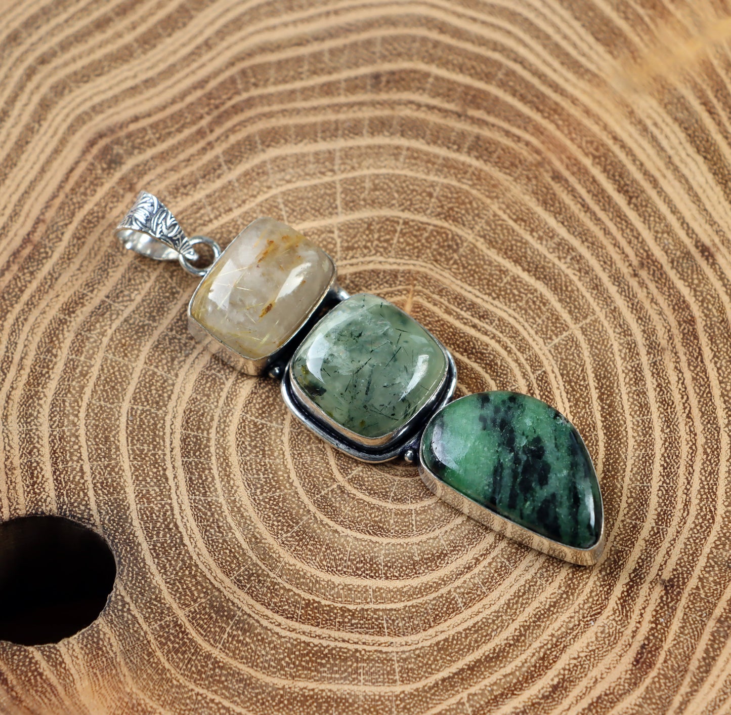 Přívěšek rutil v křišťálu rubín v zoisitu epidot v prehnitu - Supreme Panthers