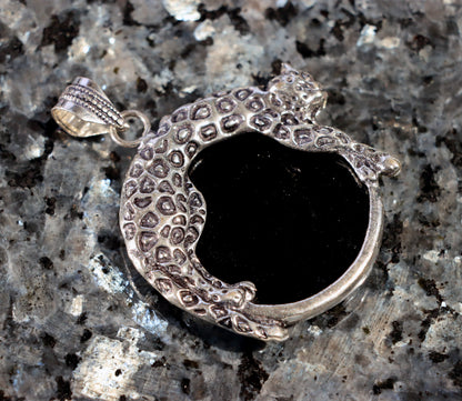 Přívěsek s onyxem – panter v síle noci - Supreme Panthers