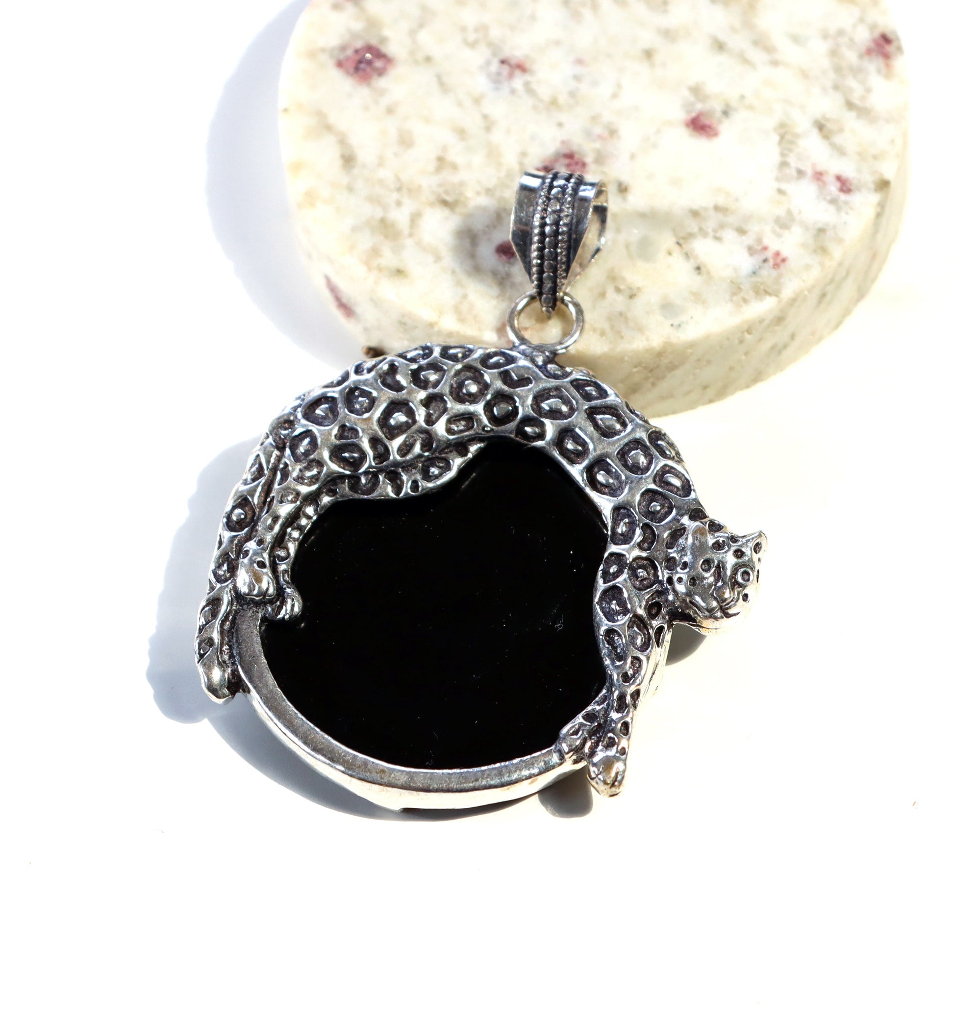 Přívěsek s onyxem – panter v síle noci - Supreme Panthers