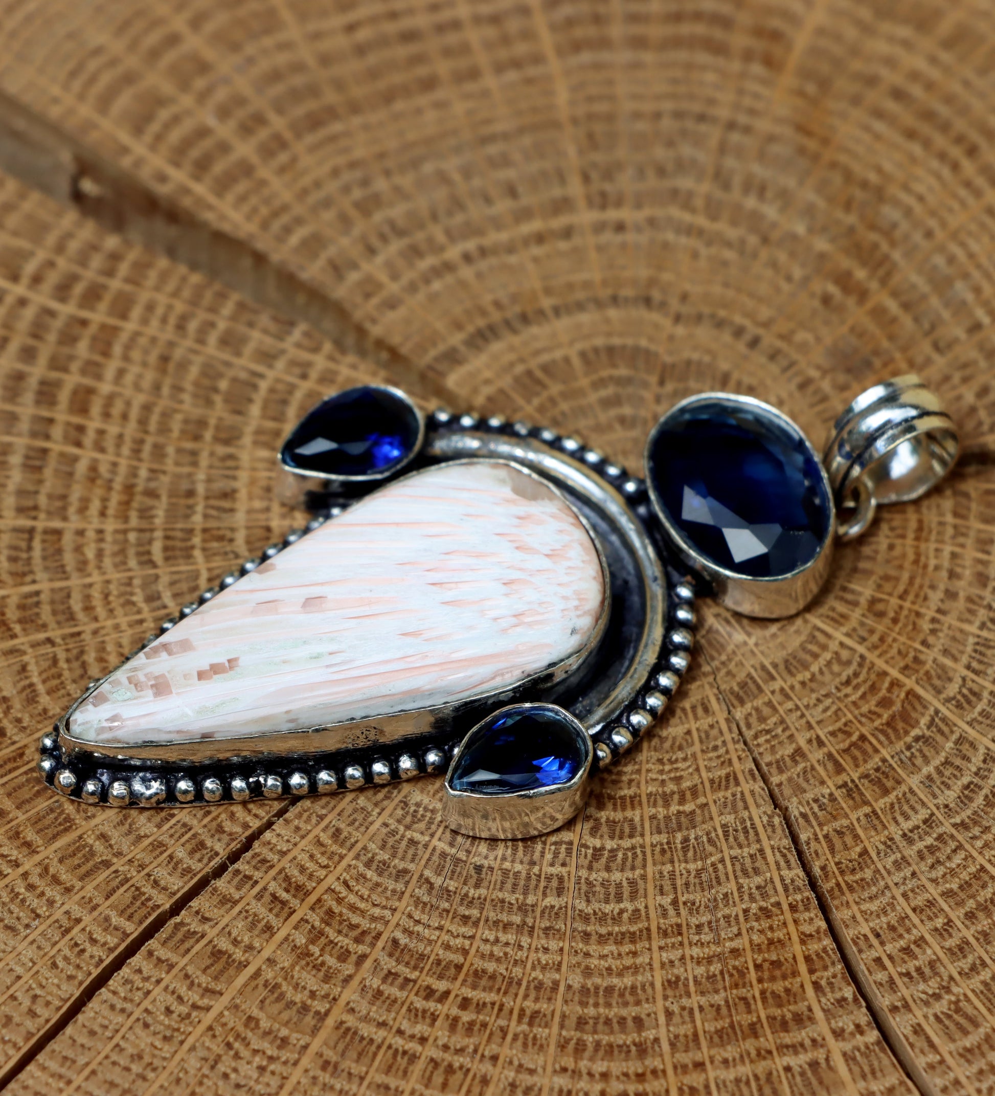 Přívěšek Skolecit a tanzanit – Hrot tiché moudrosti - Supreme Panthers