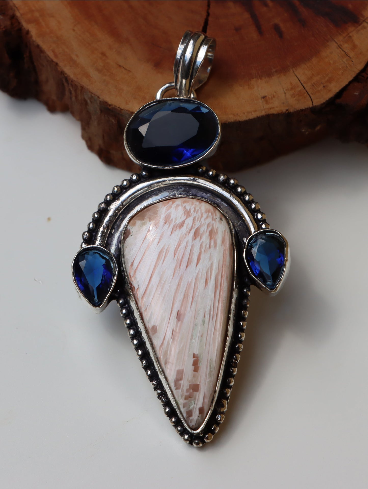 Přívěšek Skolecit a tanzanit – Hrot tiché moudrosti - Supreme Panthers