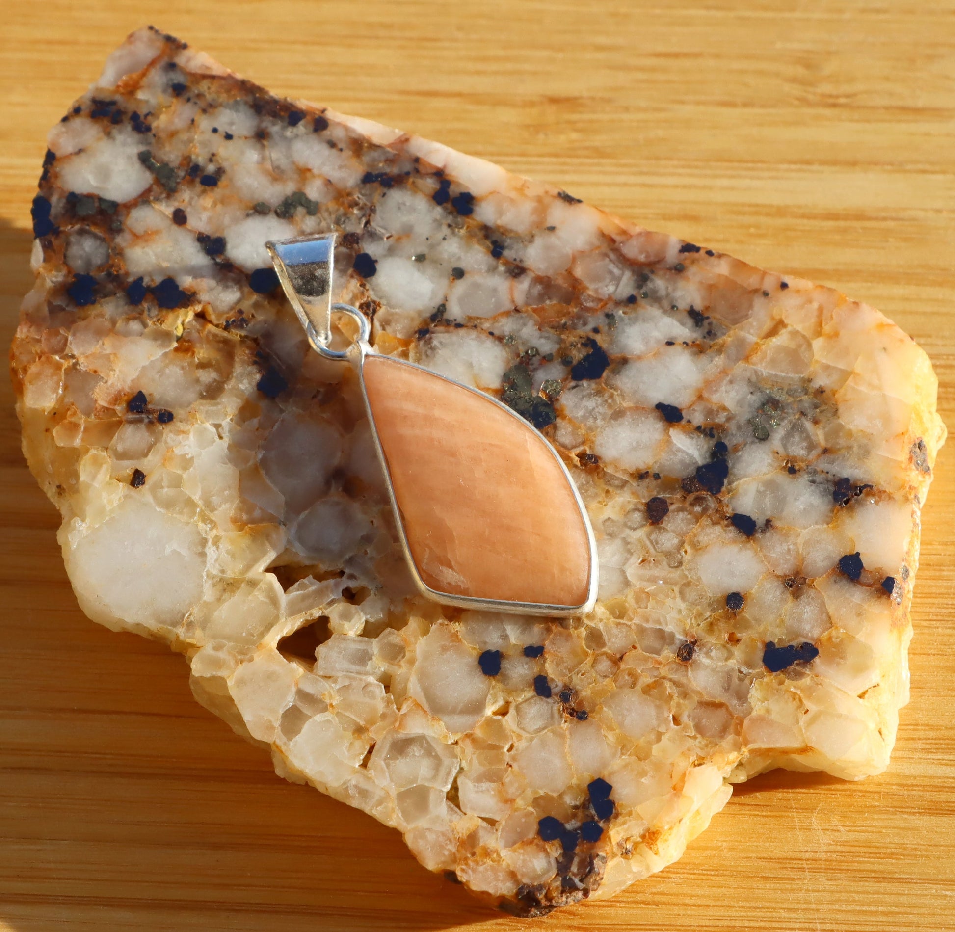 Přívěšek sluneční kámen - Supreme Panthers