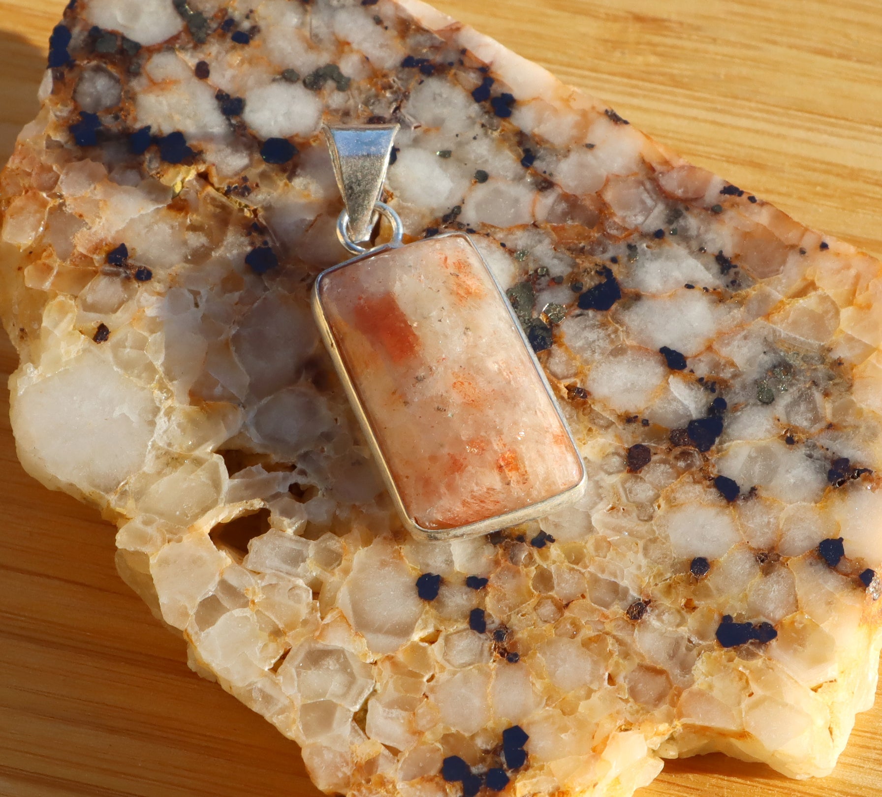 Přívěšek sluneční kámen - Supreme Panthers