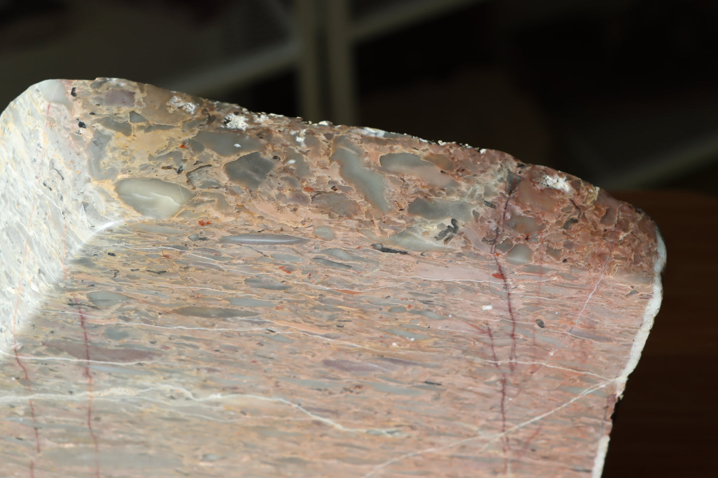 Růžový vápenec se zkamenělinami MONUMENT - Supreme Panthers