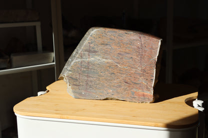 Růžový vápenec se zkamenělinami MONUMENT - Supreme Panthers