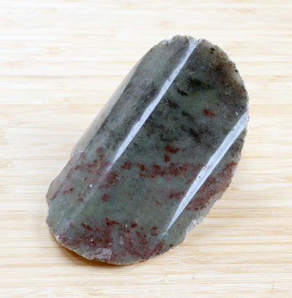 Sedýlko zelený křemen s granátem - Supreme Panthers