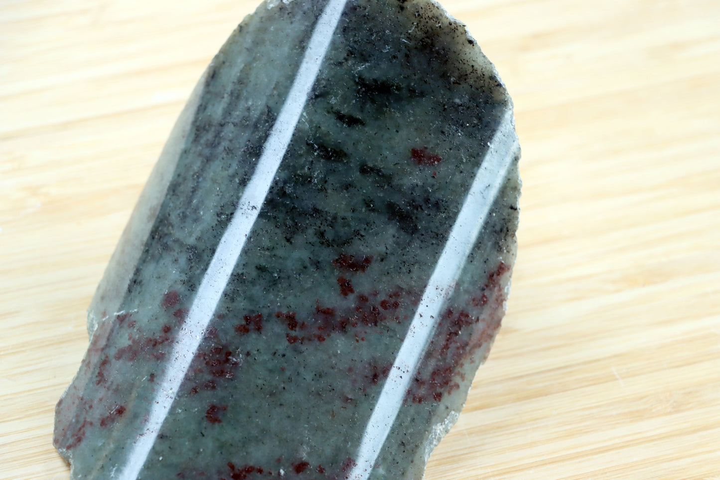 Sedýlko zelený křemen s granátem - Supreme Panthers