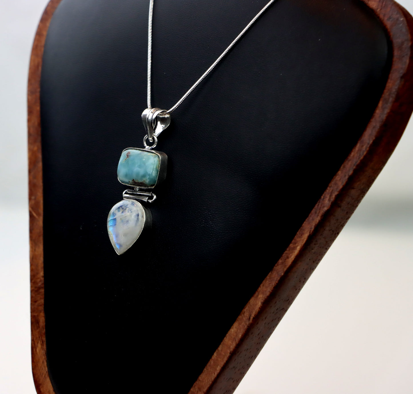 Set (řetízek, dvoudílný přívěsek) – larimar a měsíční kámen „Luna Borealis“ - Supreme Panthers