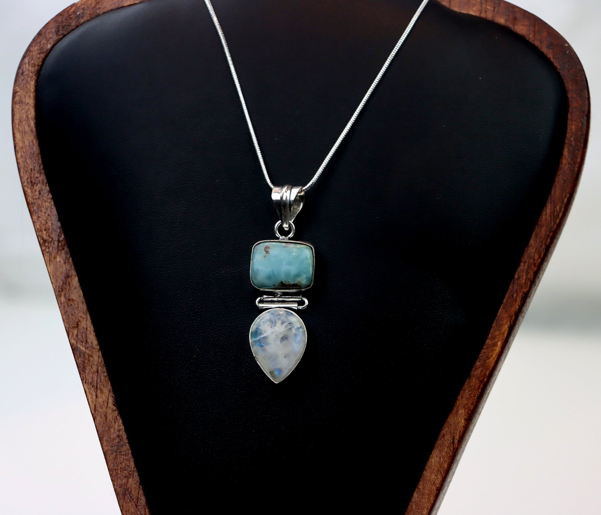Set (řetízek, dvoudílný přívěsek) – larimar a měsíční kámen „Luna Borealis“ - Supreme Panthers