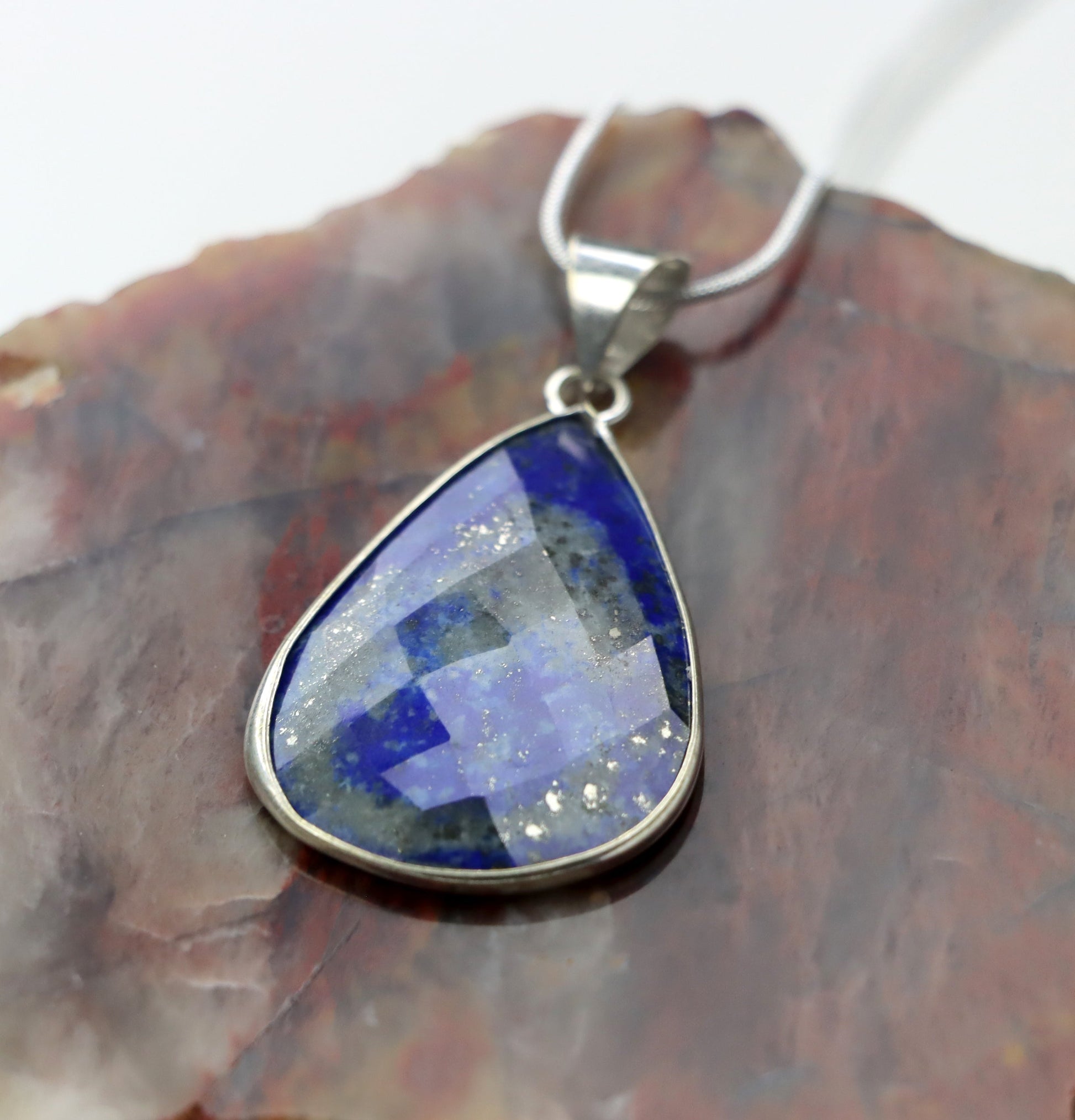 Set (řetízek, přívěsek) – fazetovaný lapis lazuli - Supreme Panthers