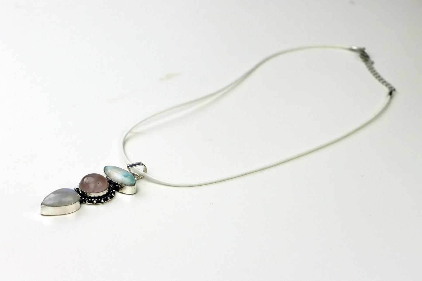 Set (šňůrka, třídílný přívěsek) –larimar, růženín a měsíční kámen „Tria Lunae“ - Supreme Panthers