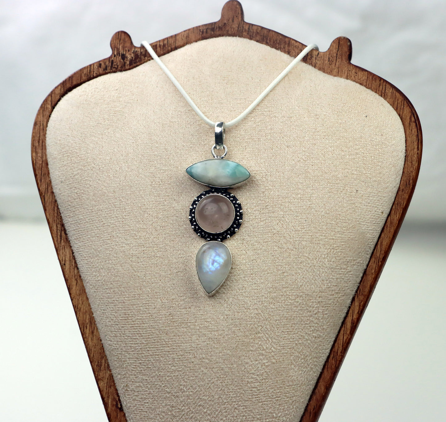 Set (šňůrka, třídílný přívěsek) –larimar, růženín a měsíční kámen „Tria Lunae“ - Supreme Panthers