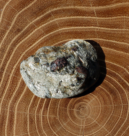 Staurolity a almandiny v muskovitu - Supreme Panthers