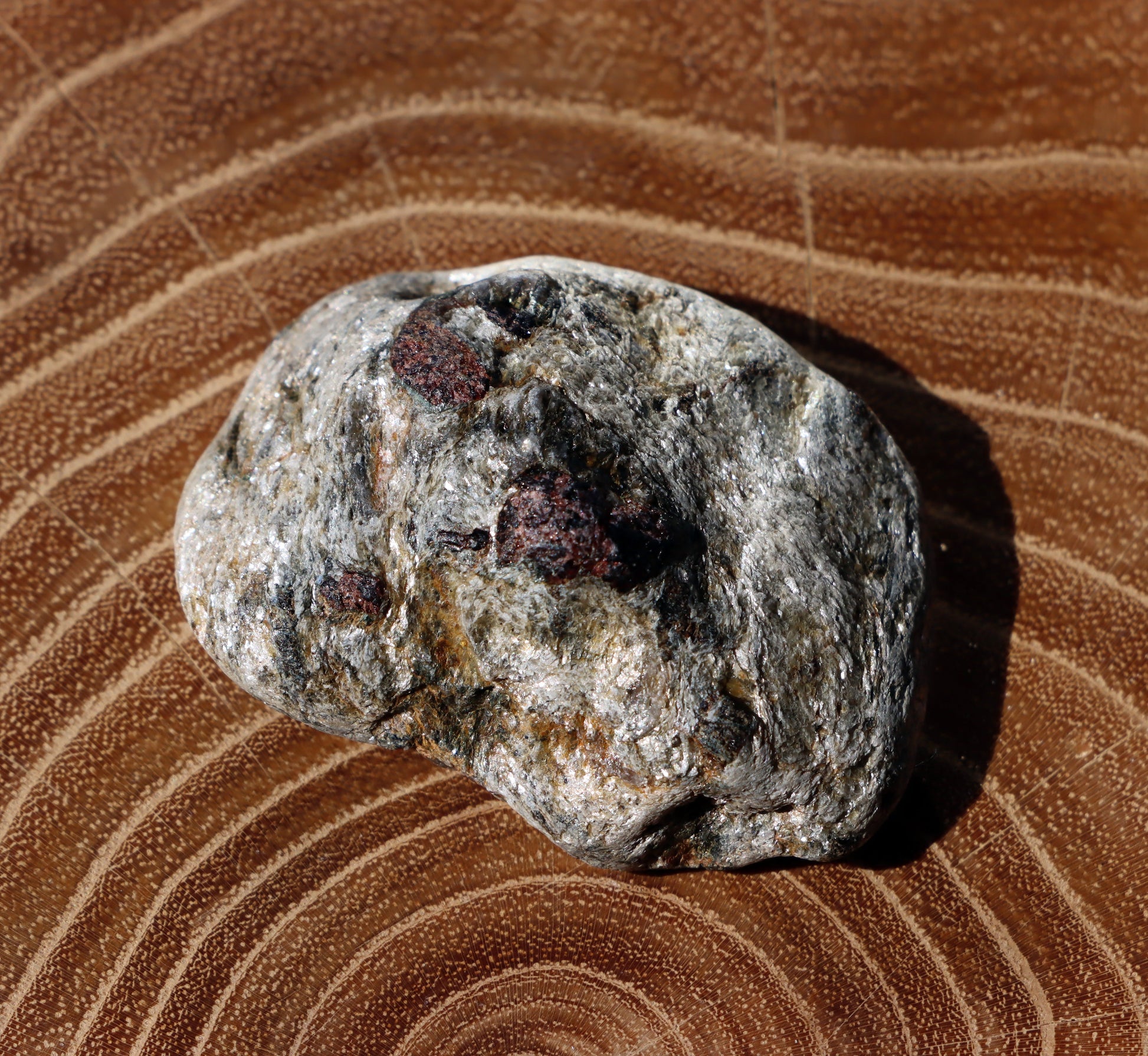 Staurolity a almandiny v muskovitu - Supreme Panthers