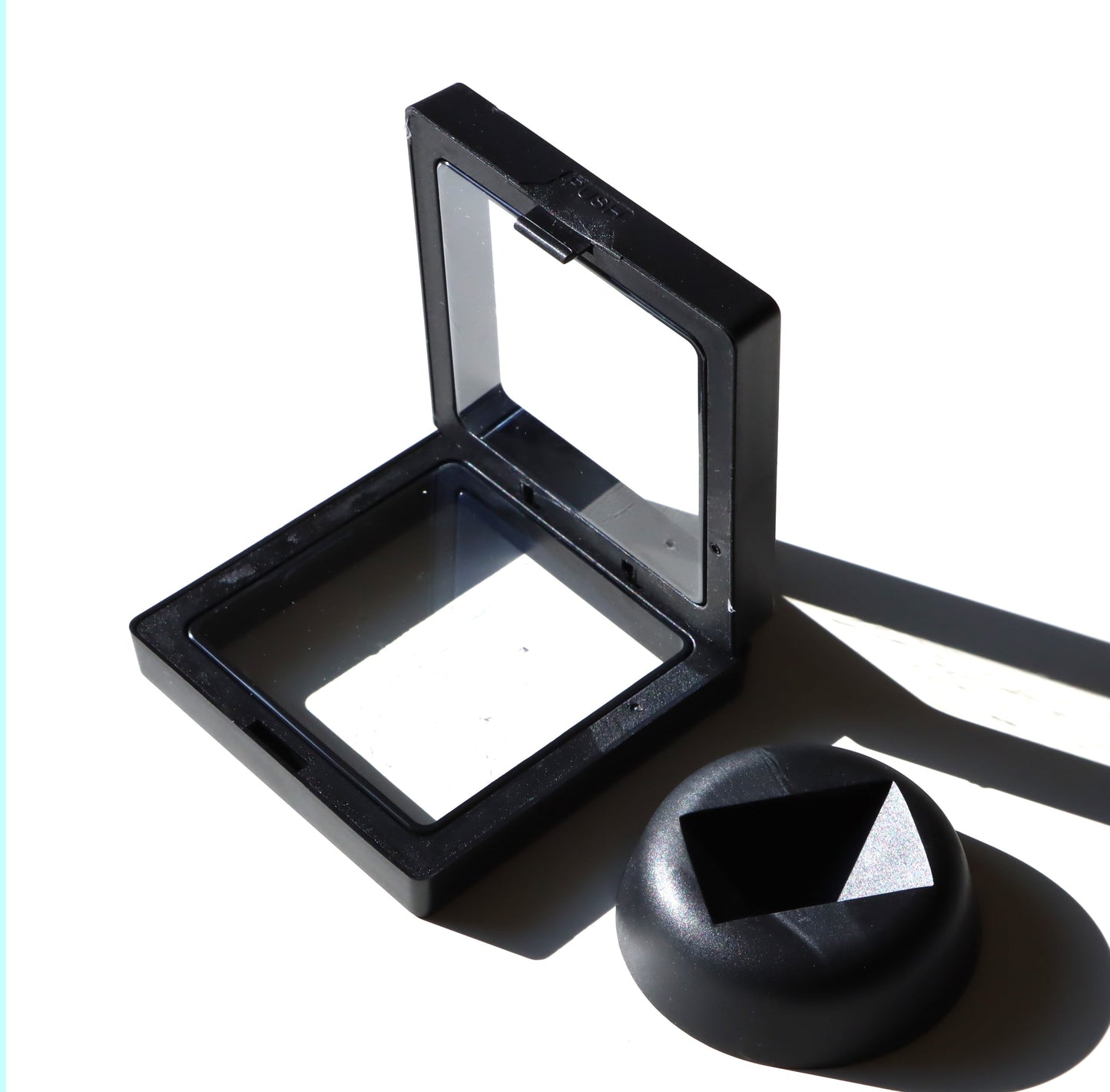 Stojan čtvercový moderní černý - Supreme Panthers