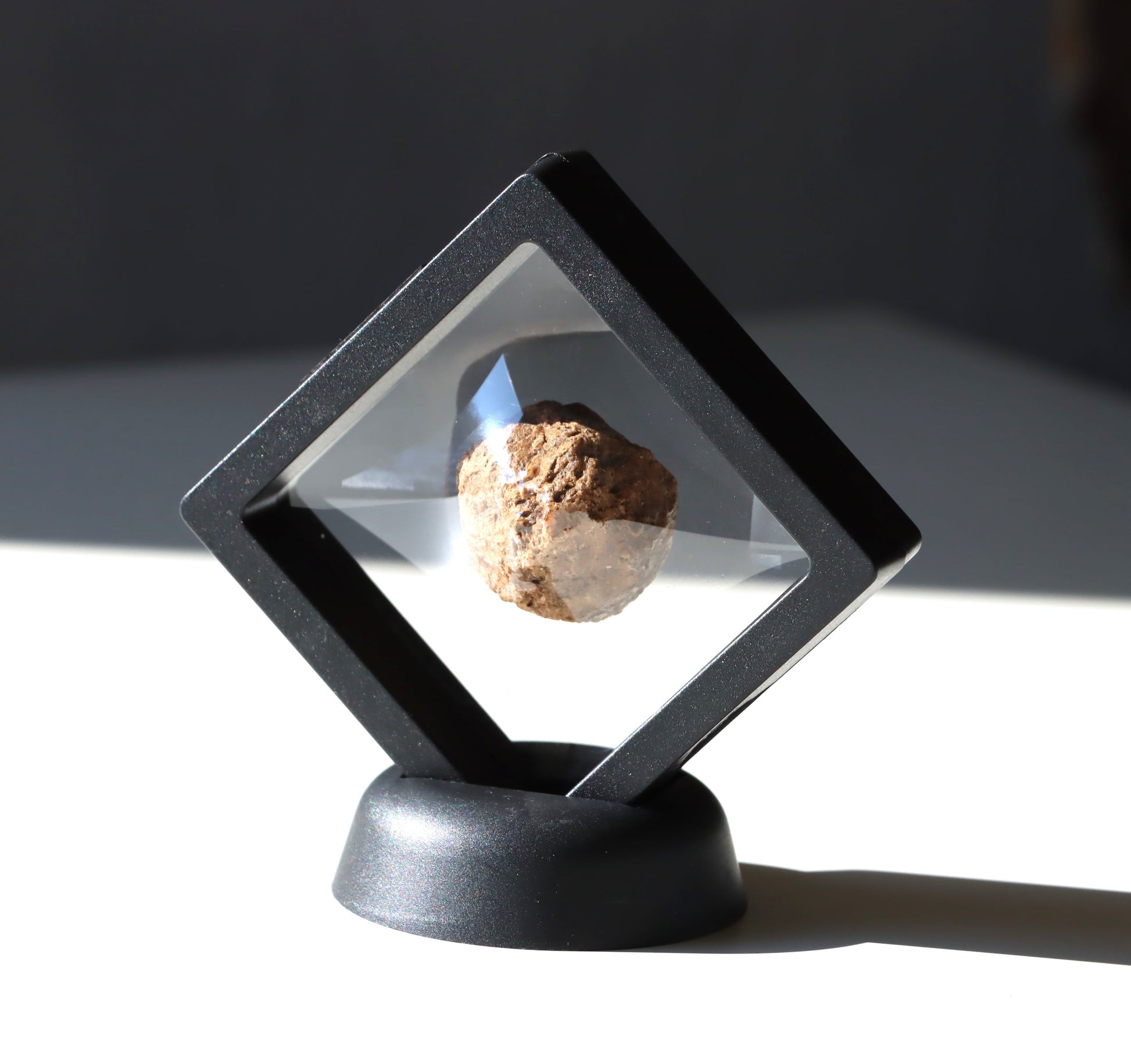 Stojan čtvercový moderní černý - Supreme Panthers