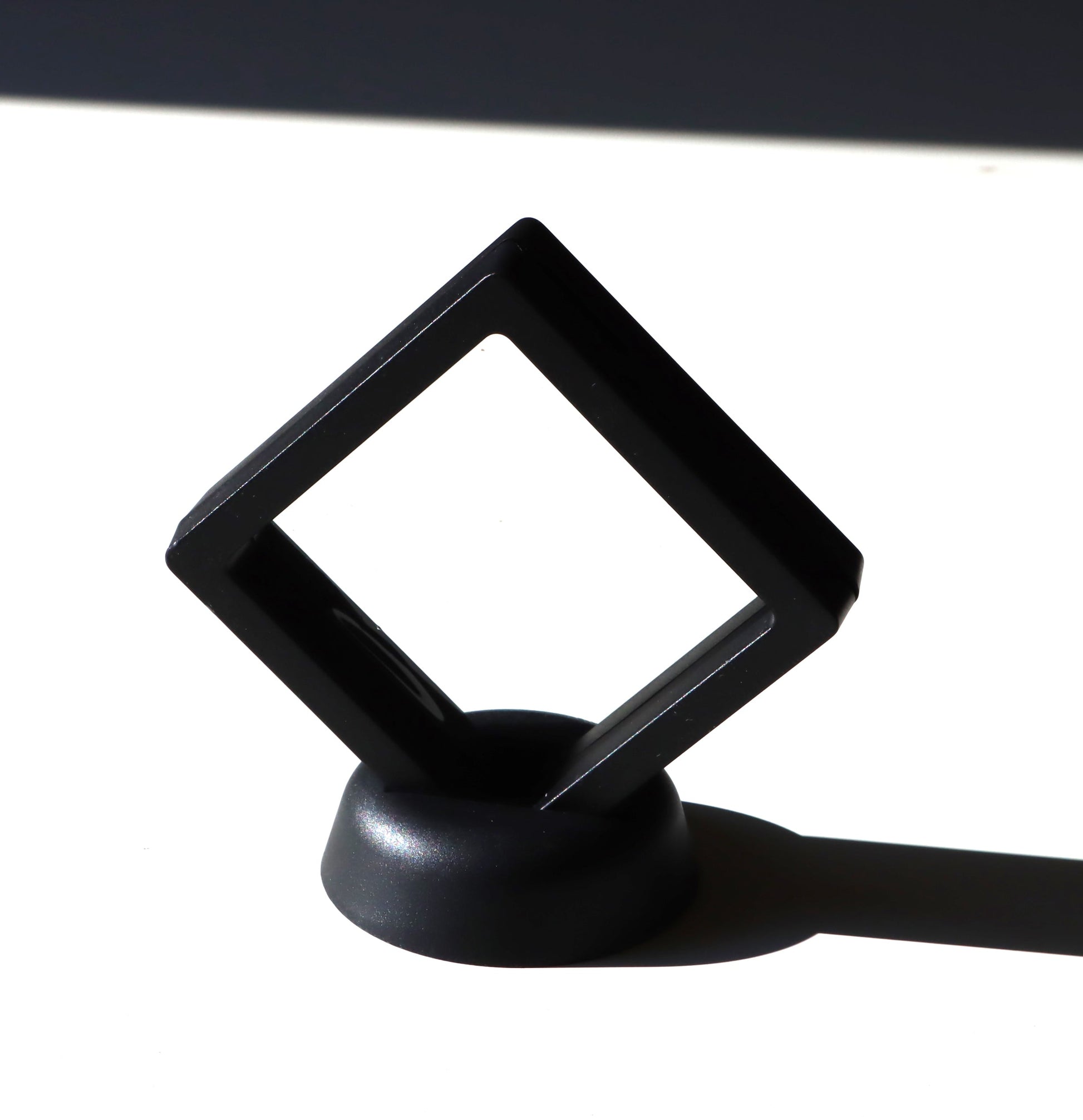 Stojan čtvercový moderní černý - Supreme Panthers