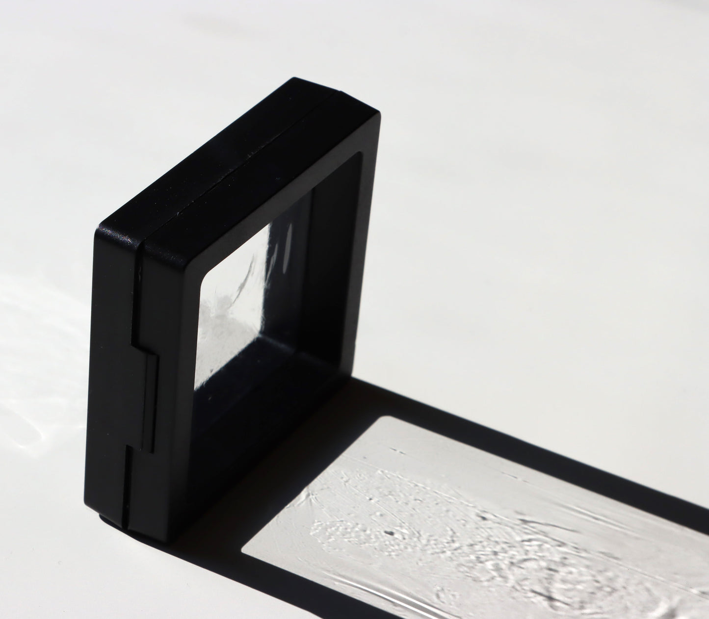 Stojan čtvercový moderní černý - Supreme Panthers