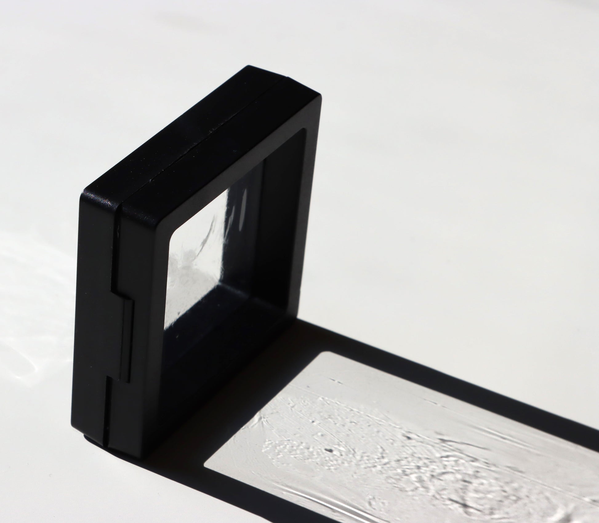 Stojan čtvercový moderní černý - Supreme Panthers