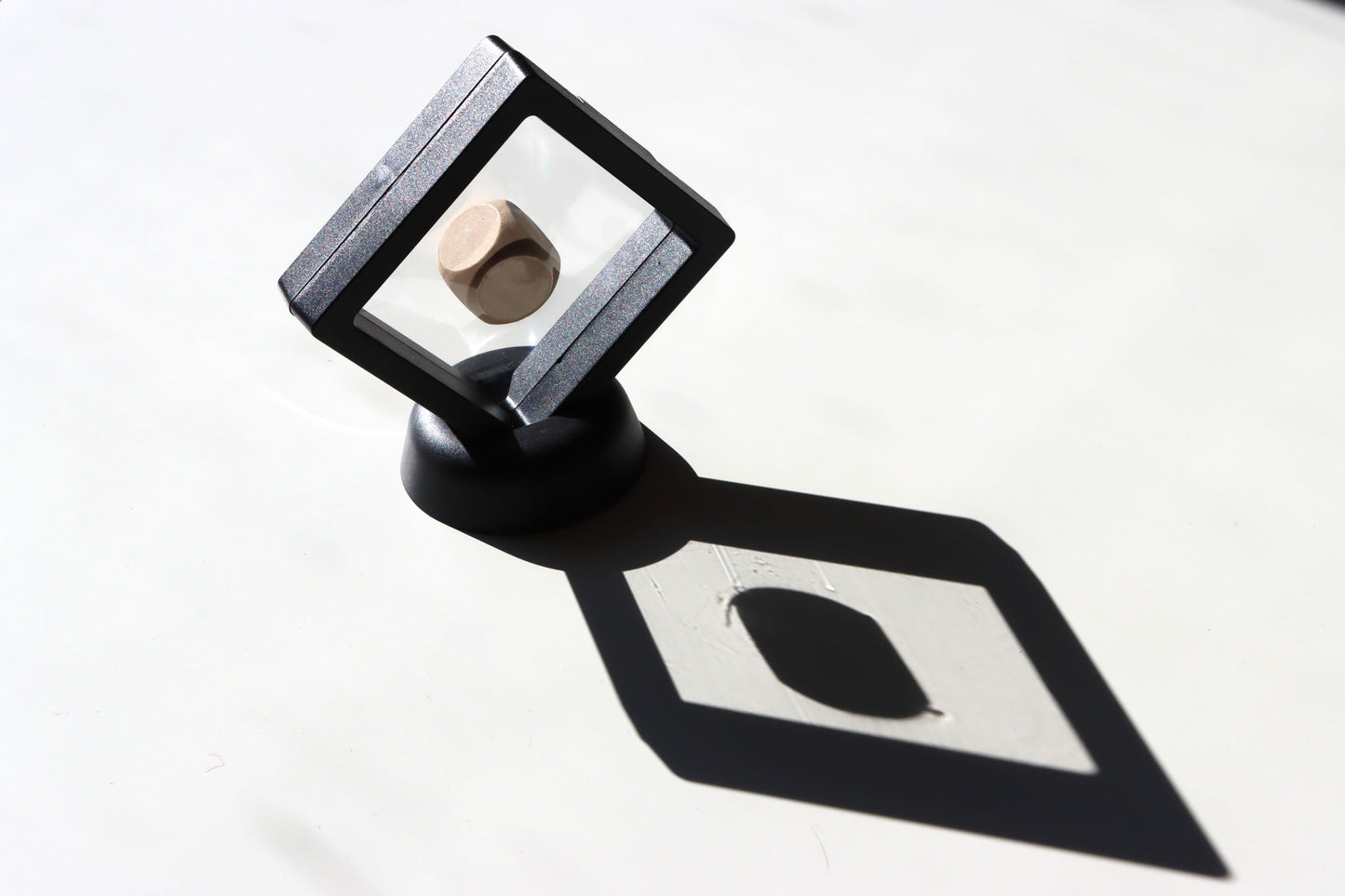 Stojan čtvercový moderní černý - Supreme Panthers