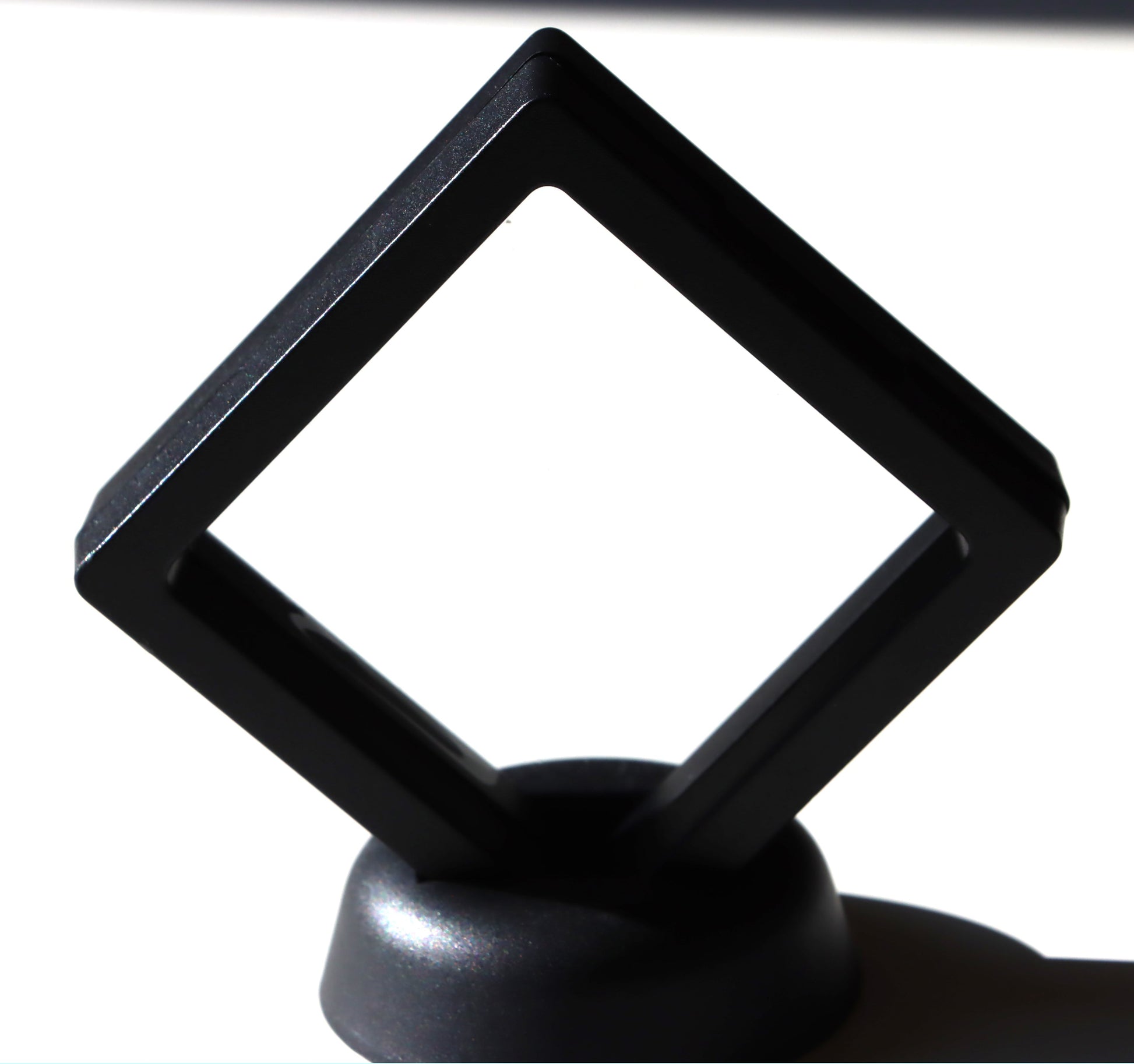 Stojan čtvercový moderní černý - Supreme Panthers