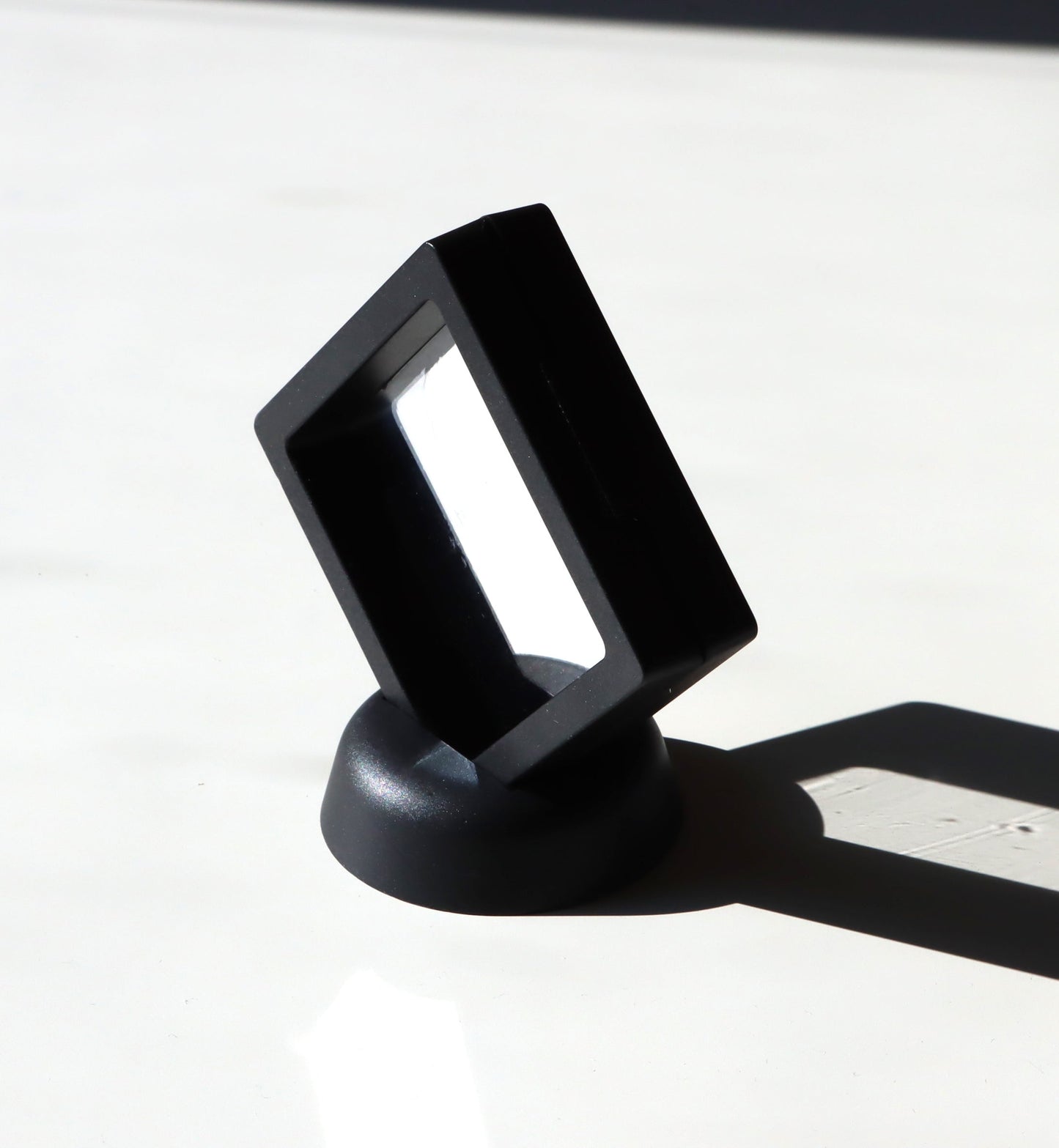 Stojan čtvercový moderní černý - Supreme Panthers