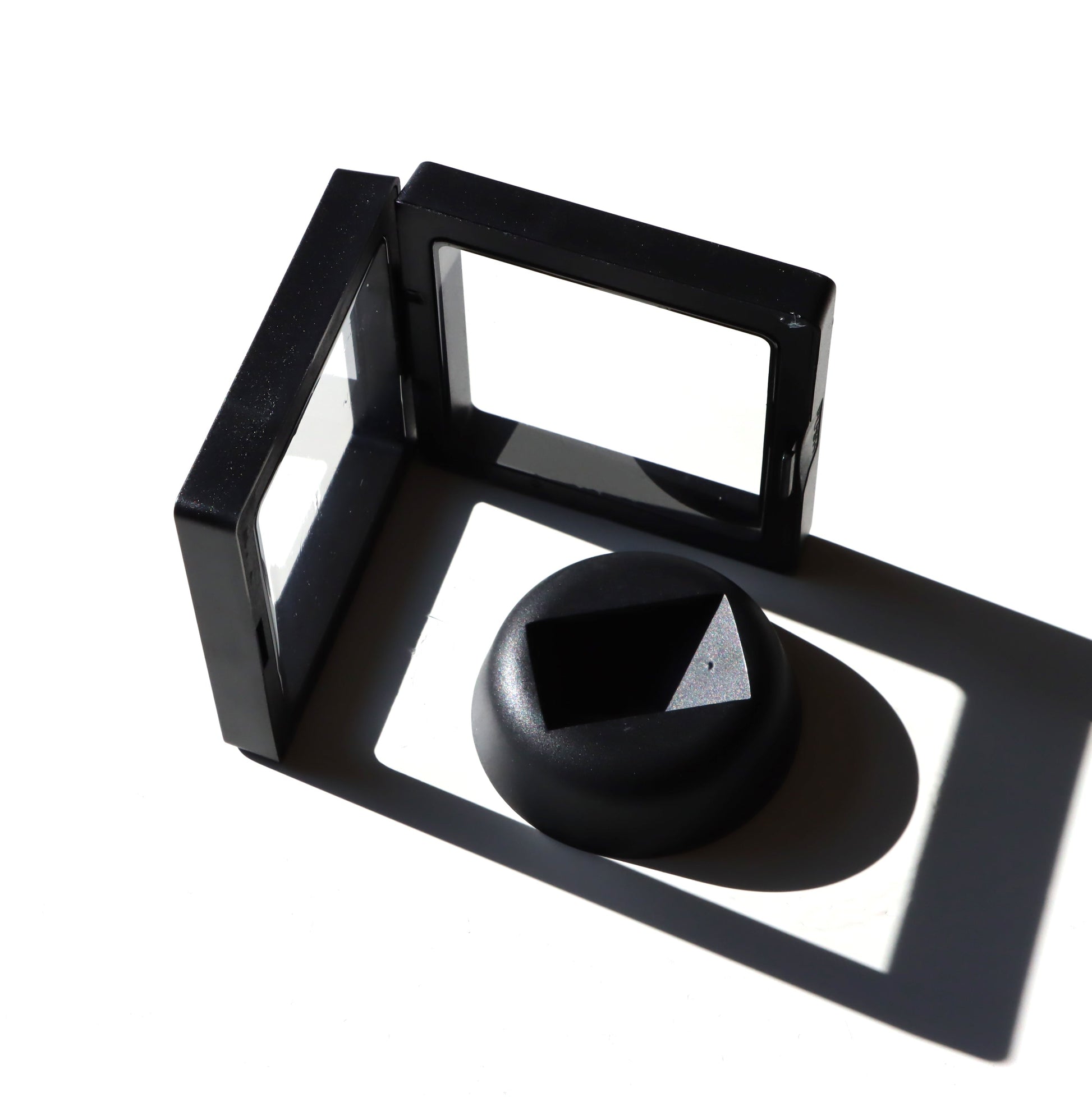 Stojan čtvercový moderní černý - Supreme Panthers