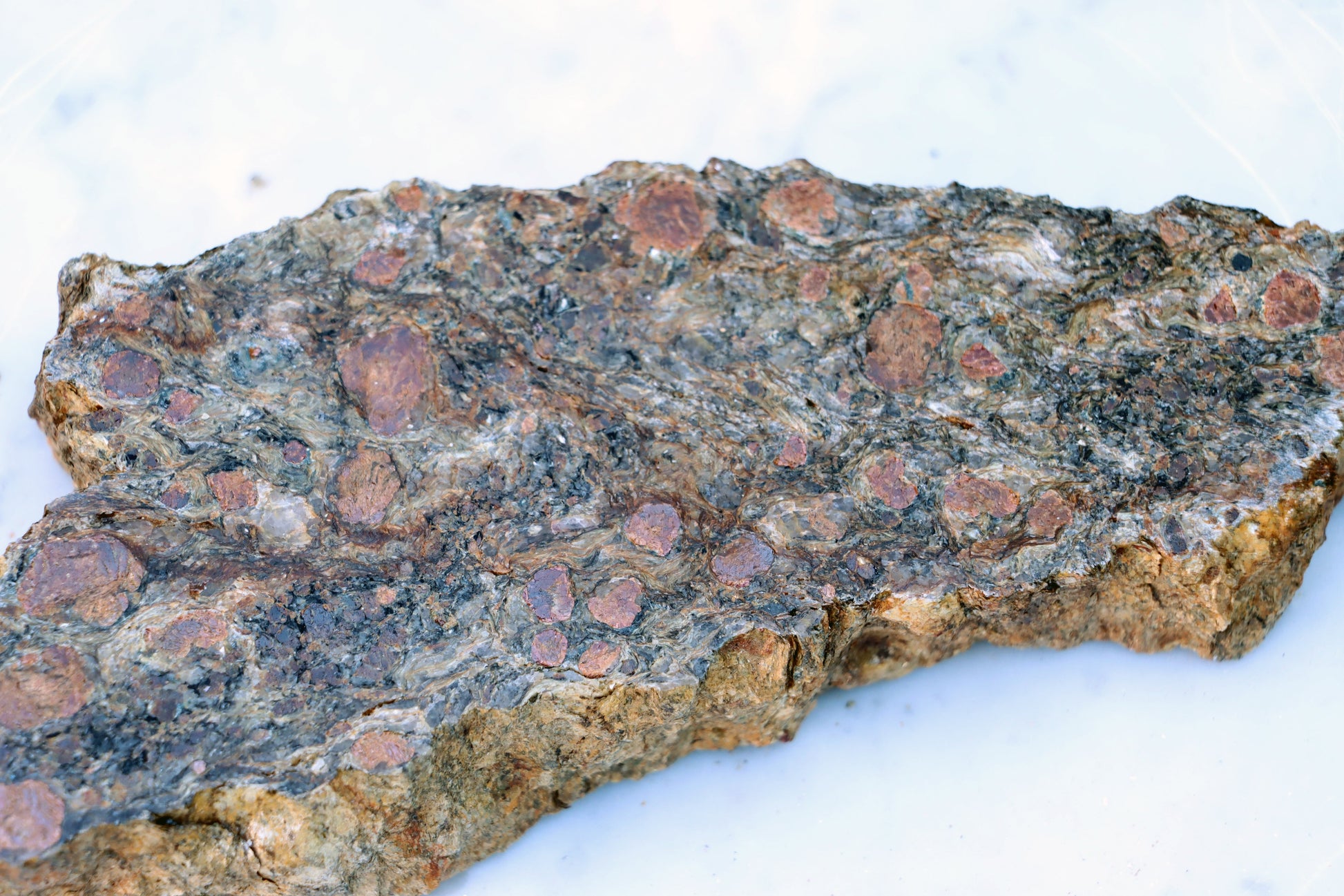 Svojanovit s almandinem leštěný - Supreme Panthers