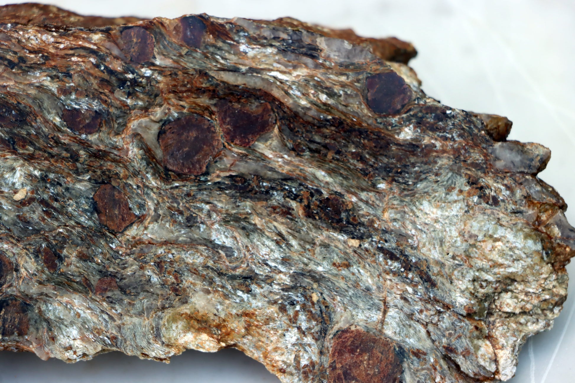 Svojanovit s almandinem leštěný - Supreme Panthers