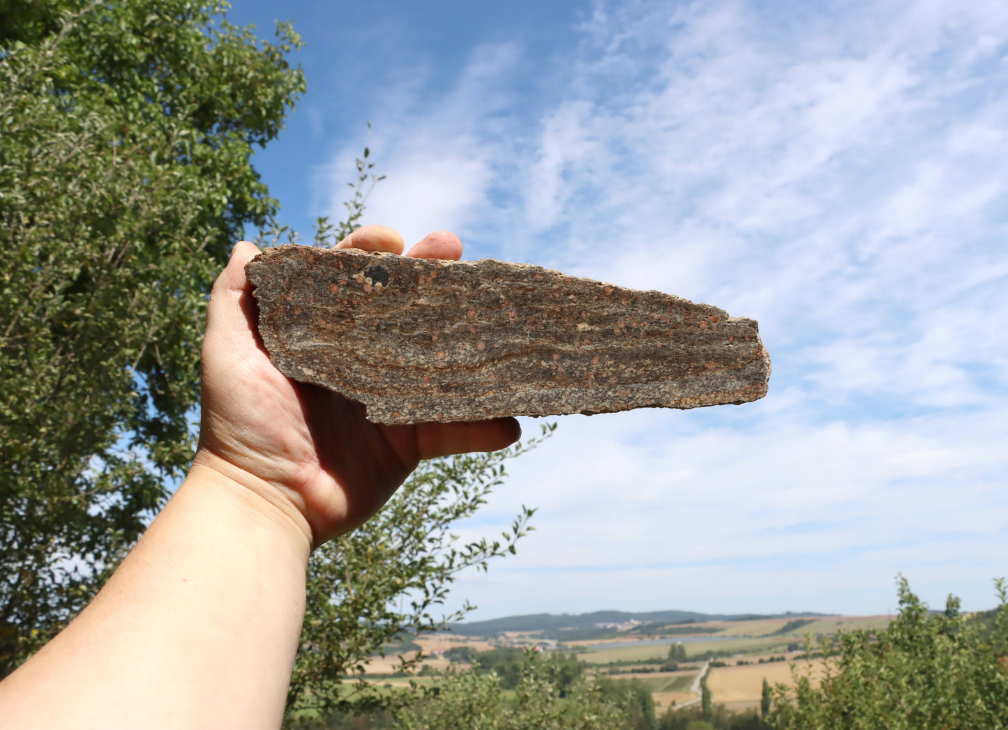 Svojanovit s almandinem, staurolitem a orthoklasem leštěný - Supreme Panthers