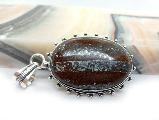 Přívěšek páskovaná železná ruda - Supreme Panthers